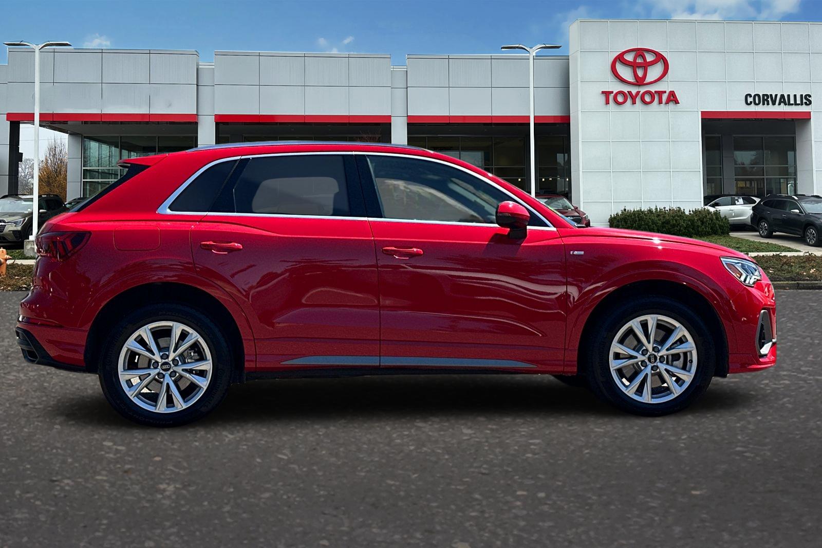 2024 Audi Q3 S line Premium photo 2