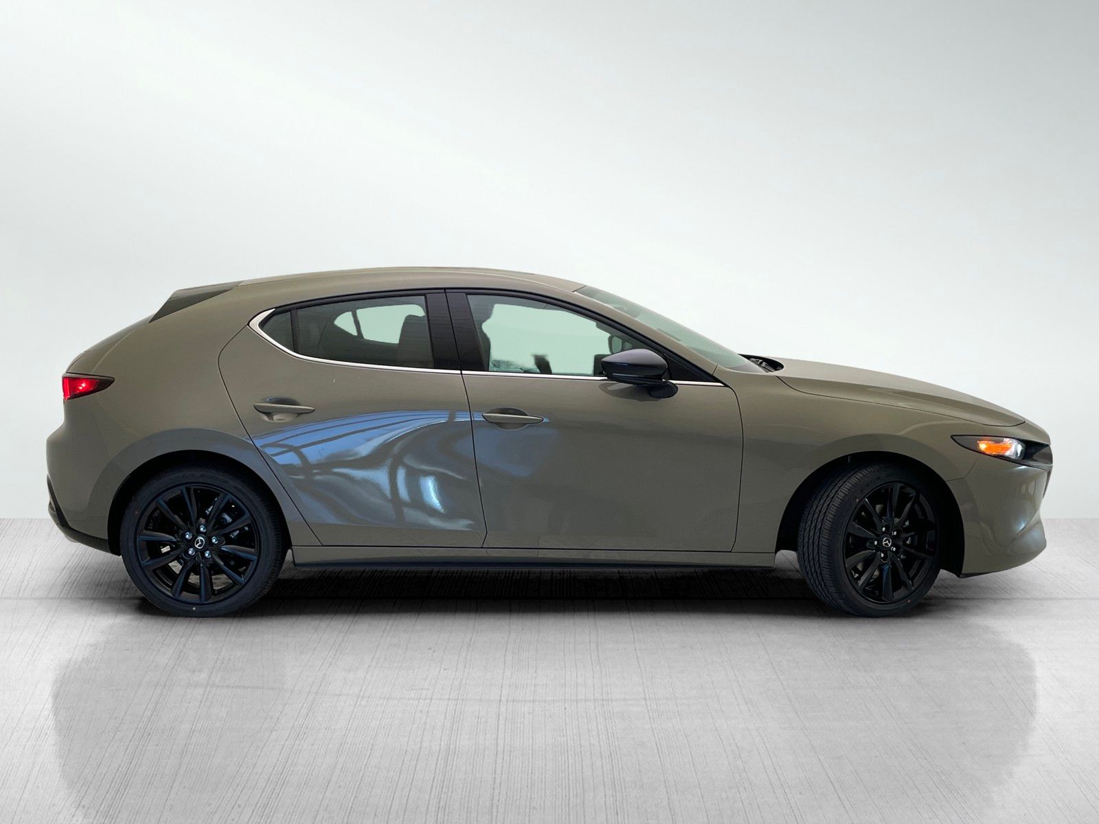 2025 Mazda Mazda3 Hatchback 2.5 Carbon Turbo photo 3
