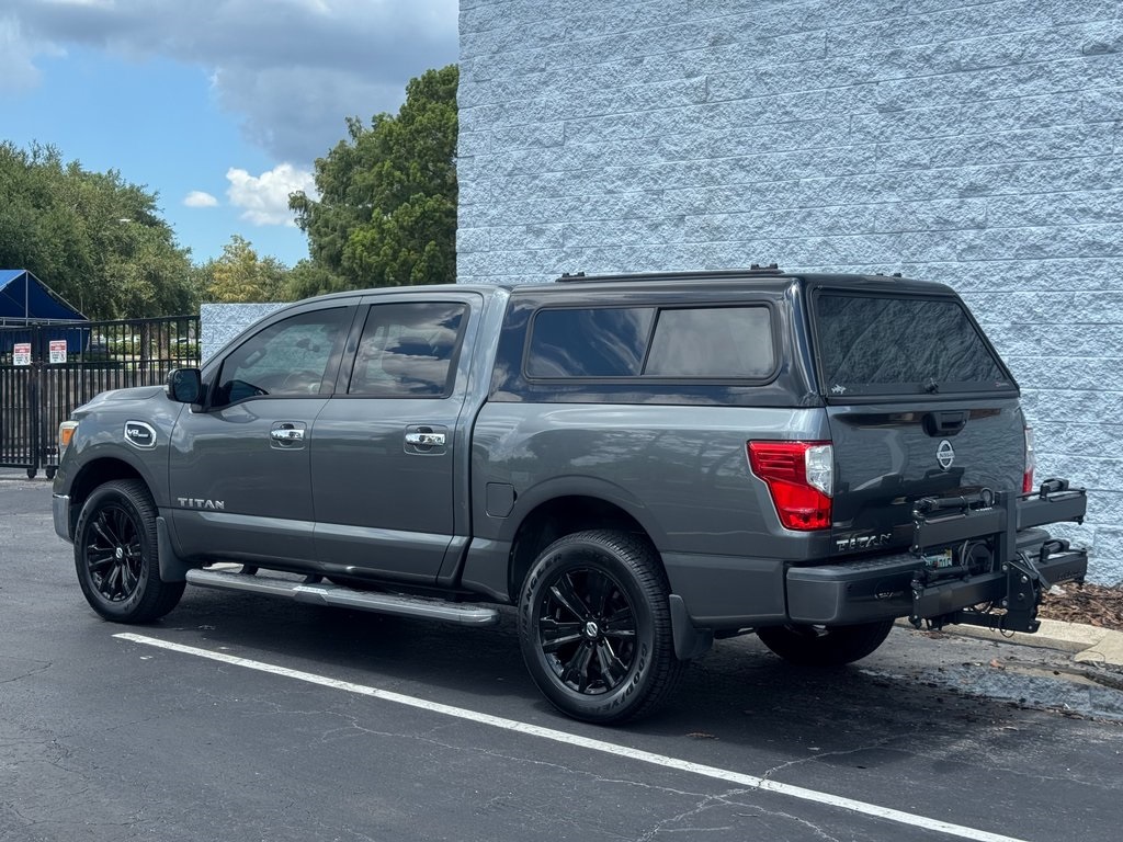 2017 Nissan Titan SL photo 4