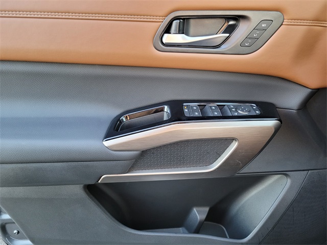2025 Nissan Pathfinder Platinum photo 29