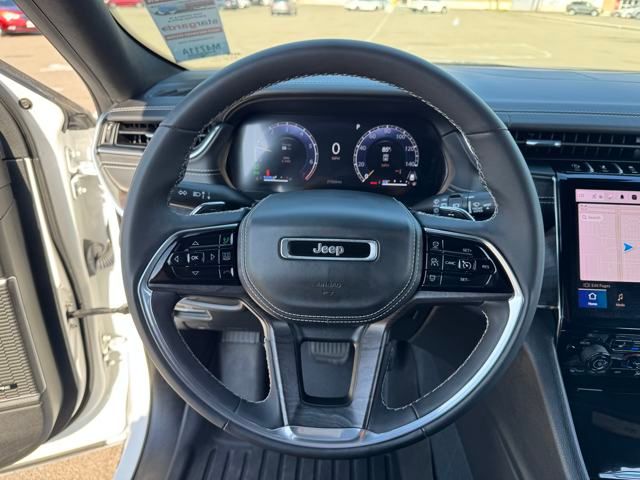2023 Jeep Grand Cherokee Overland photo 7