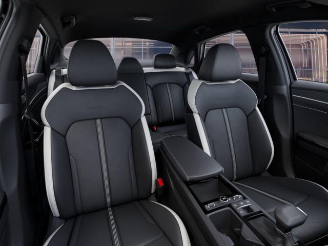 New 2025 Aurora Black Pearl Kia GT-Line image 15