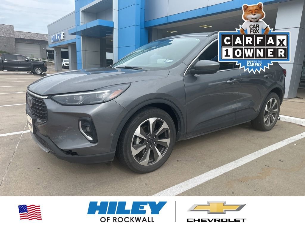 2023 Ford Escape Platinum's photo