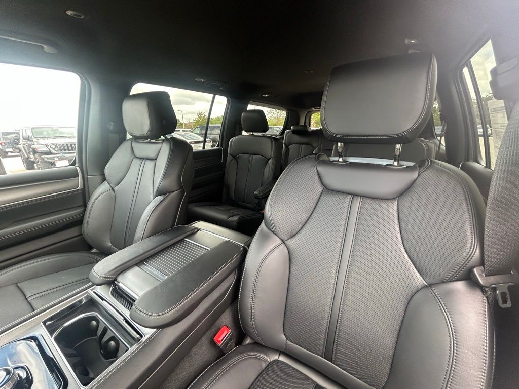 2025 Jeep Wagoneer Series II Carbide photo 21