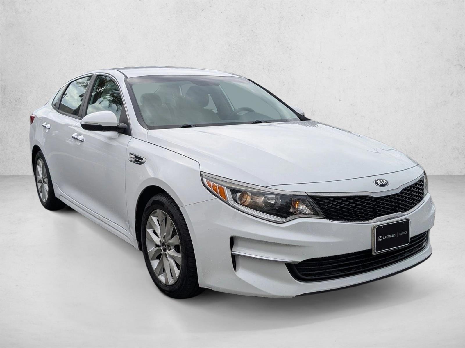 2018 Kia Optima LX photo 3