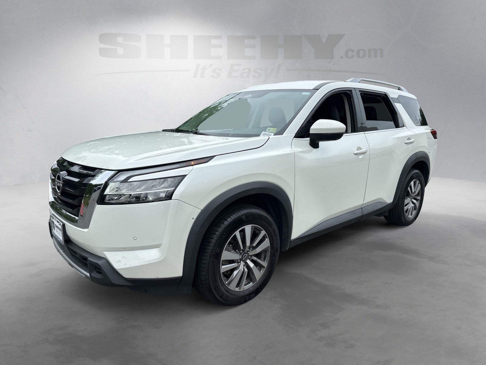 2023 Nissan Pathfinder SL photo 3