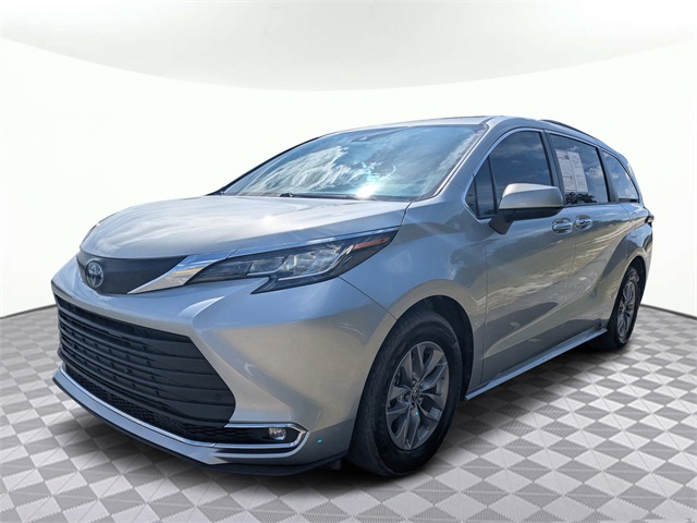 2022 Toyota Sienna XLE photo 4