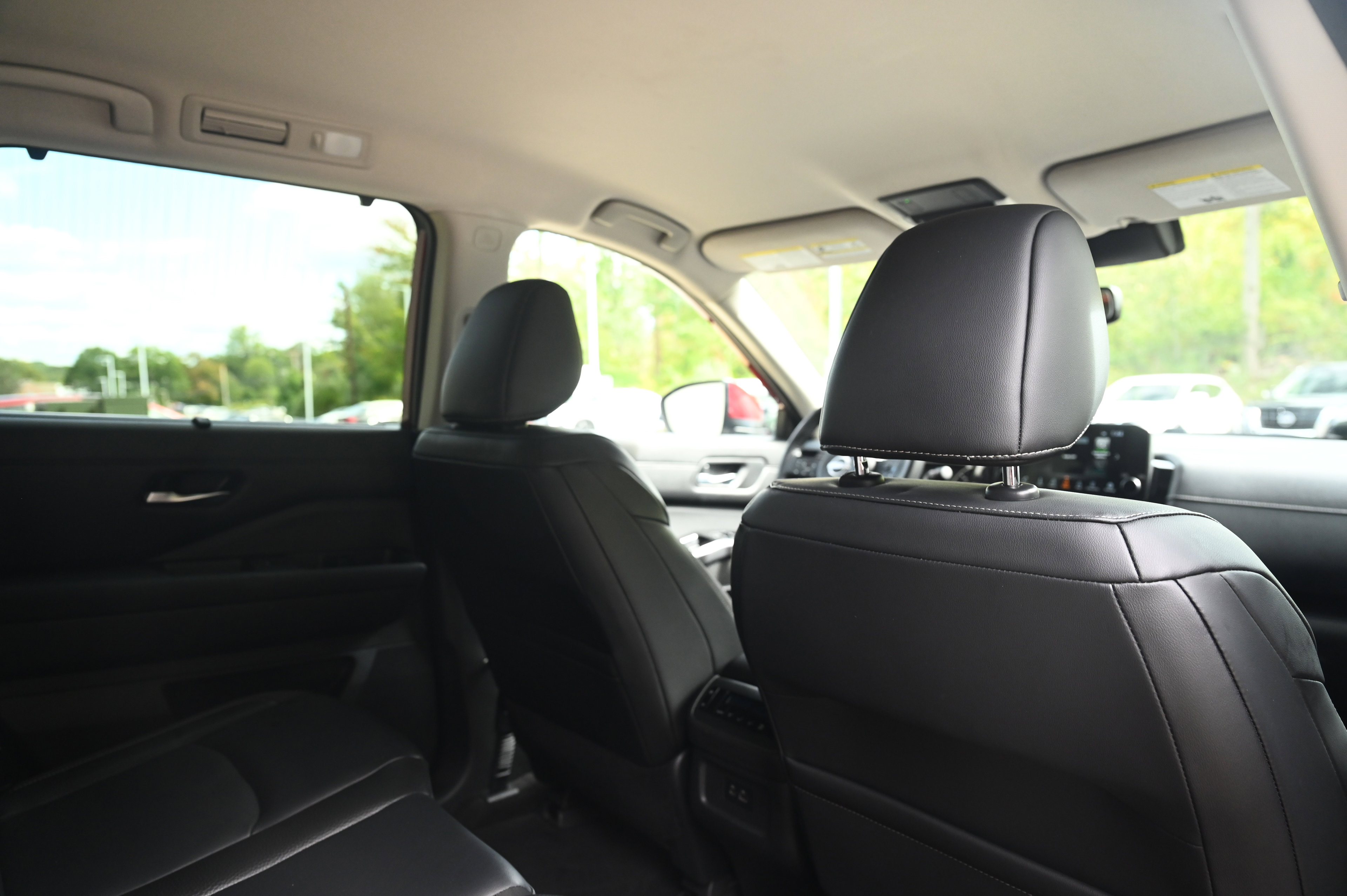 2022 Nissan Pathfinder SL photo 24