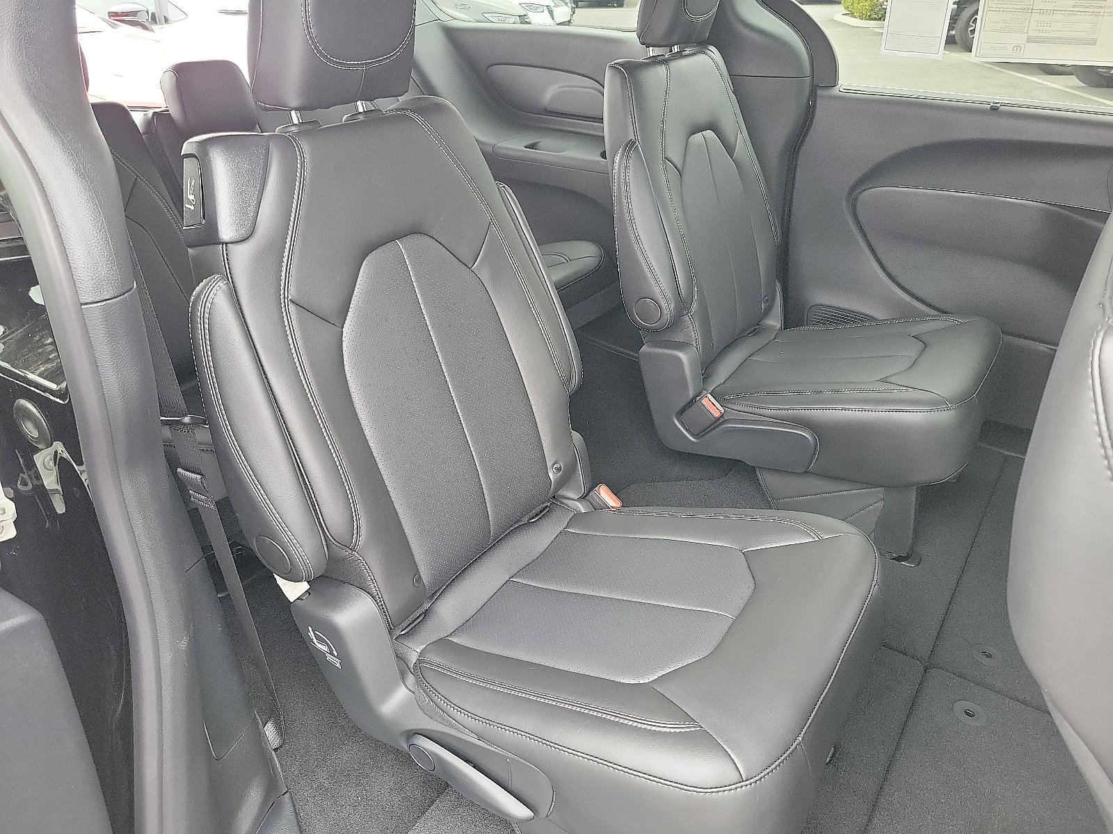 2025 Chrysler Voyager LX photo 16