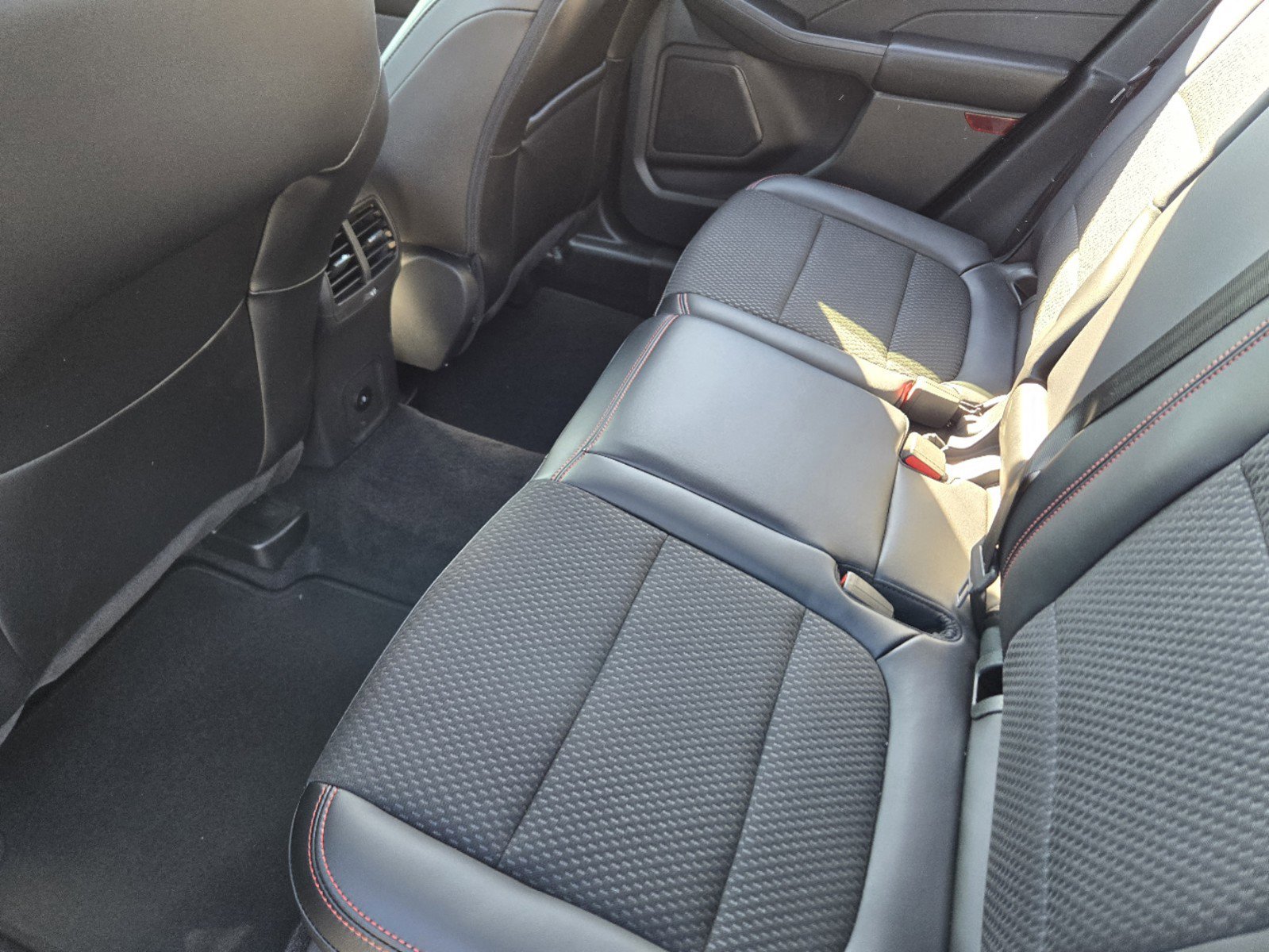 2024 Ford Escape ST-Line Select photo 16