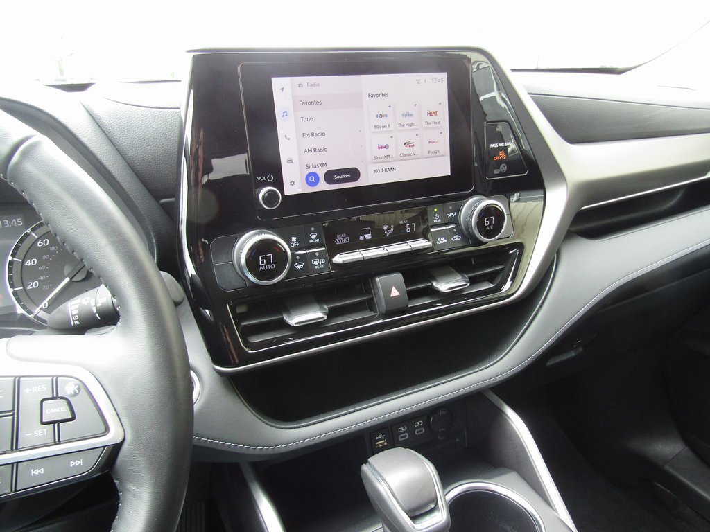 2024 Toyota Highlander LE photo 21