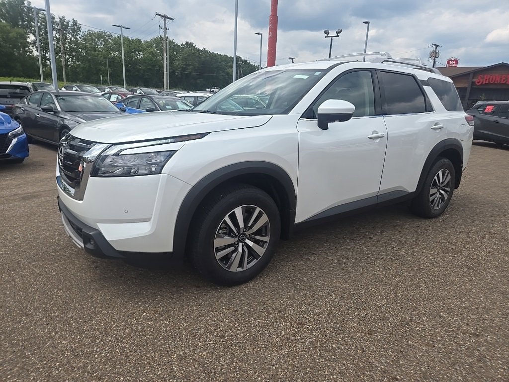 2025 Nissan Pathfinder SL photo 2