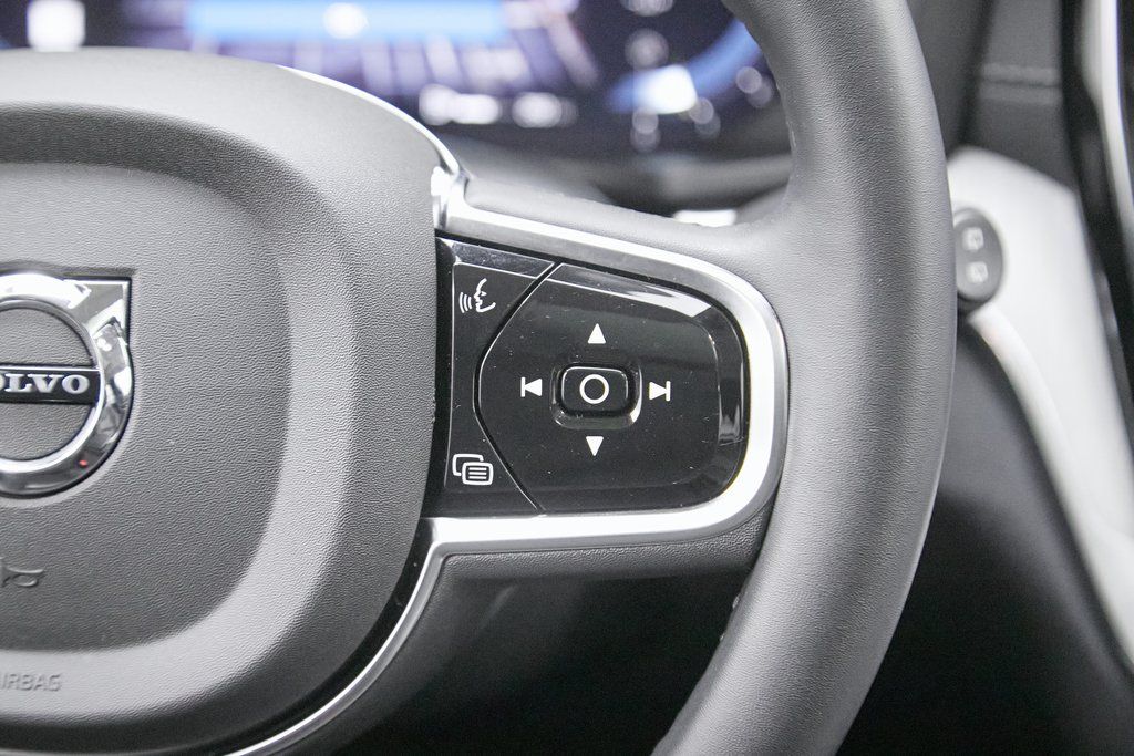 2024 VOLVO V60CC - Image 35