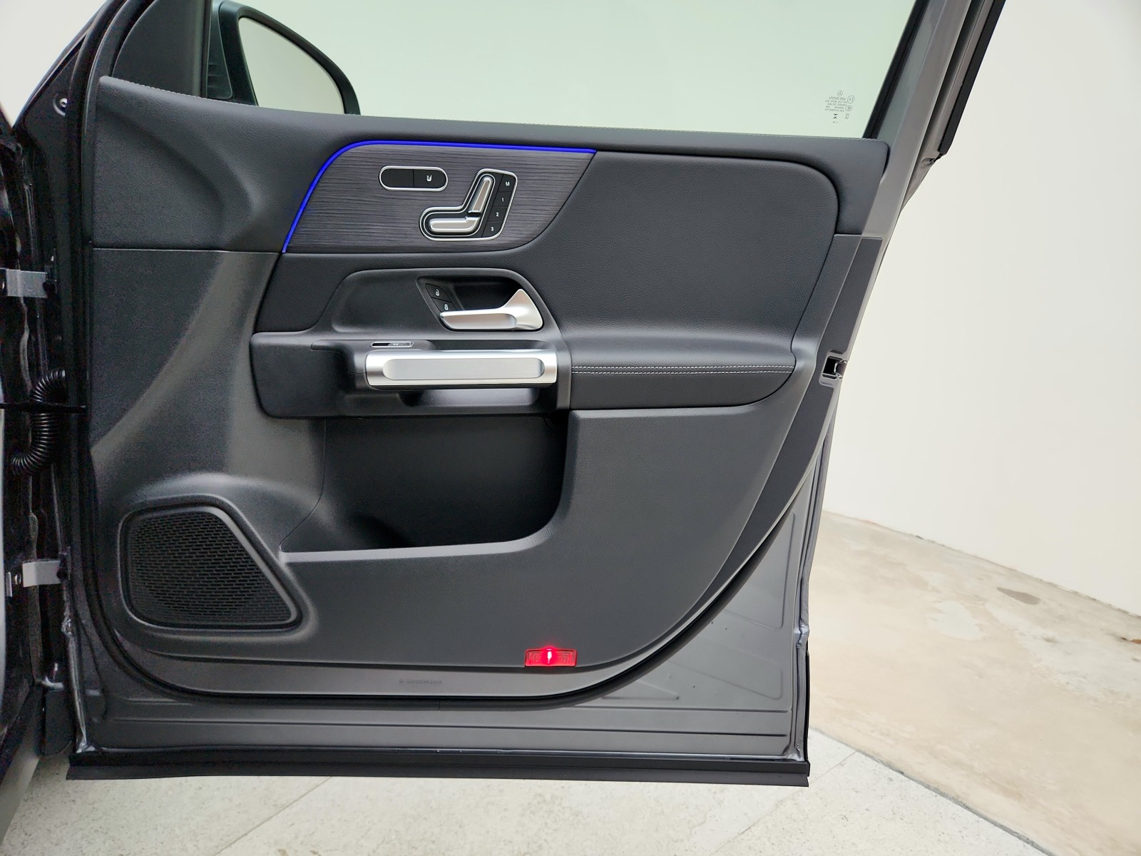 2025 Mercedes Benz GLB 250 photo 37