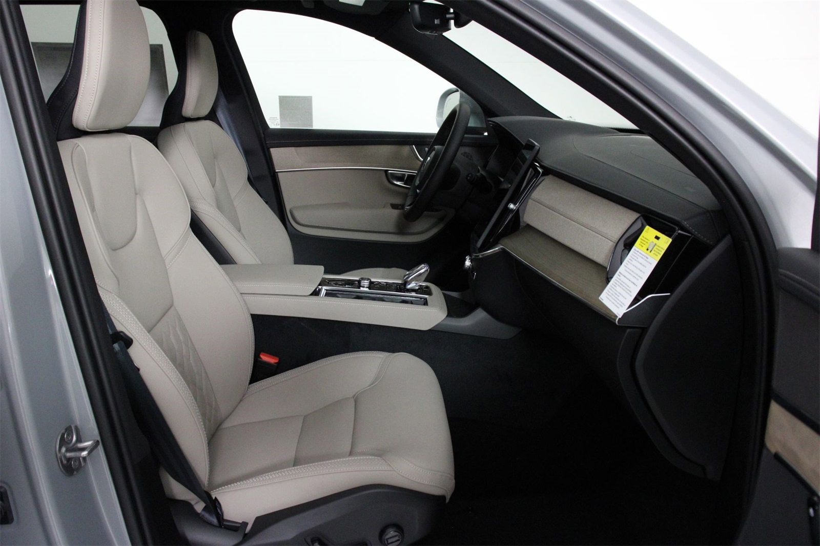 2026 Volvo XC90 Core photo 5