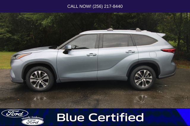 2021 Toyota Highlander XLE photo 2