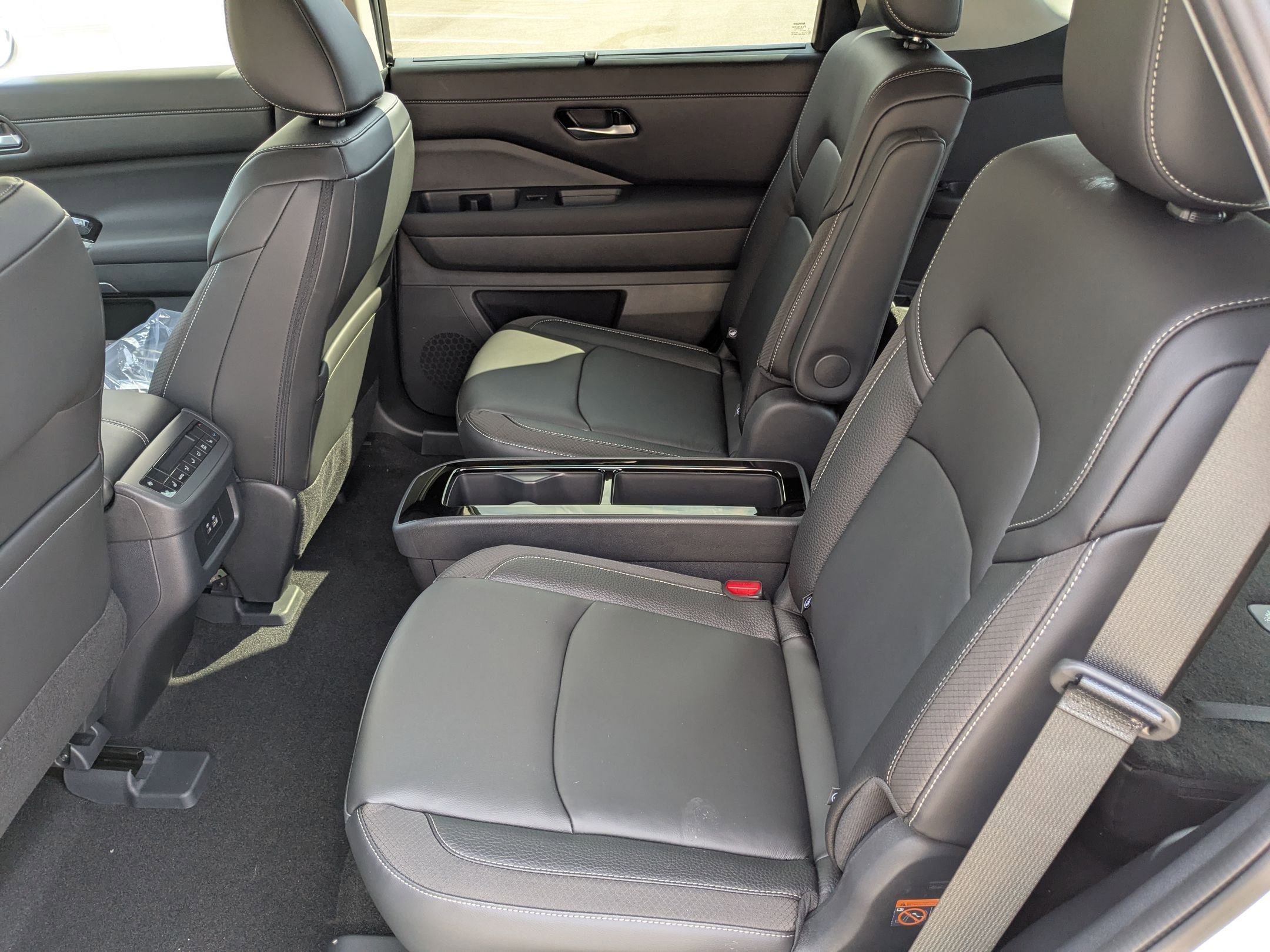 2025 Nissan Pathfinder SL photo 15