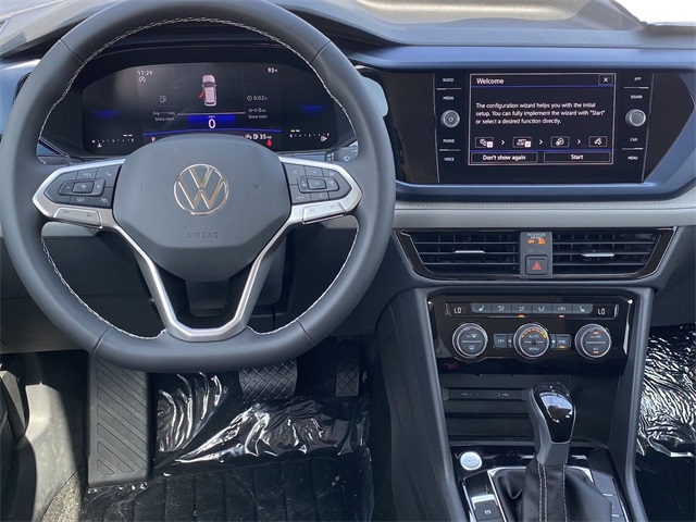 2024 Volkswagen Taos SE photo 9