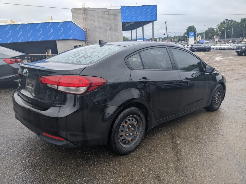 2017 Kia Forte LX Base photo 3