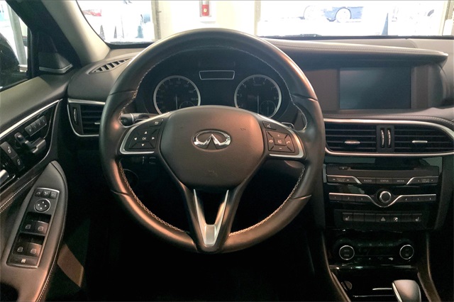 2018 Infiniti QX30 Premium photo 5