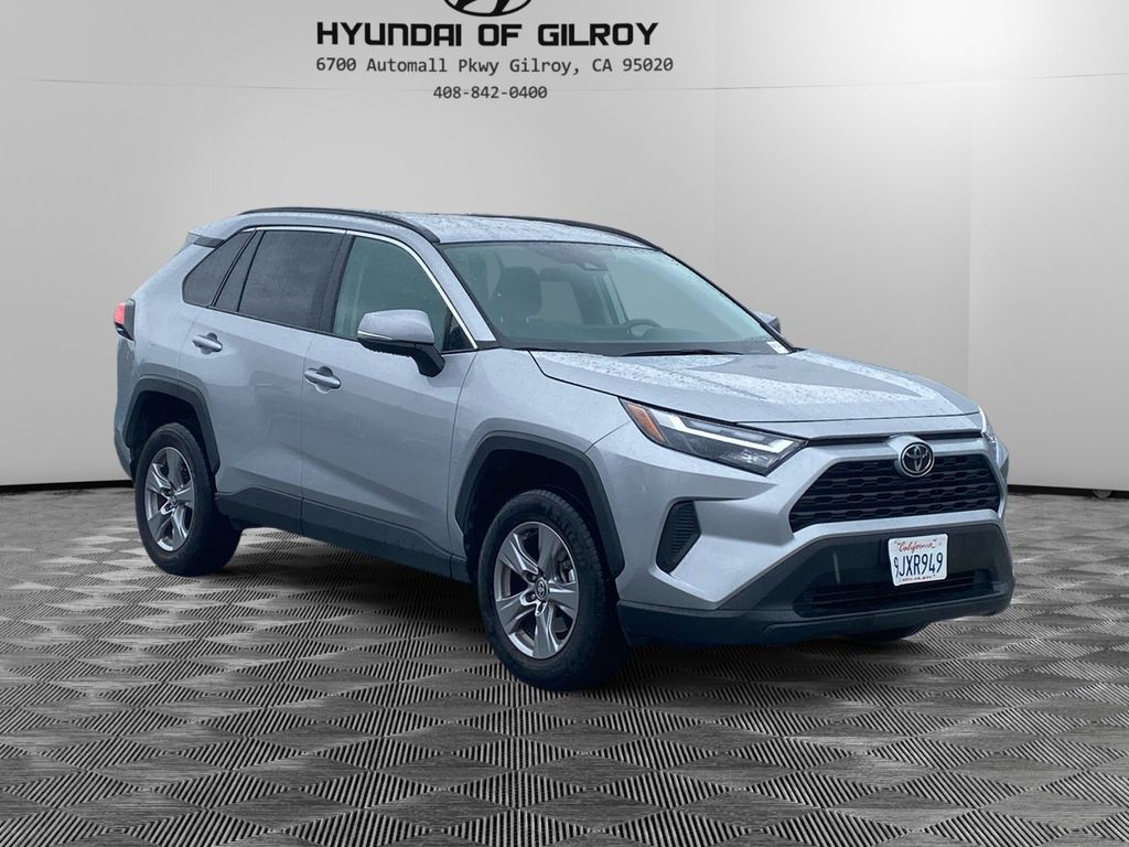2024 Toyota RAV4 XLE photo 2