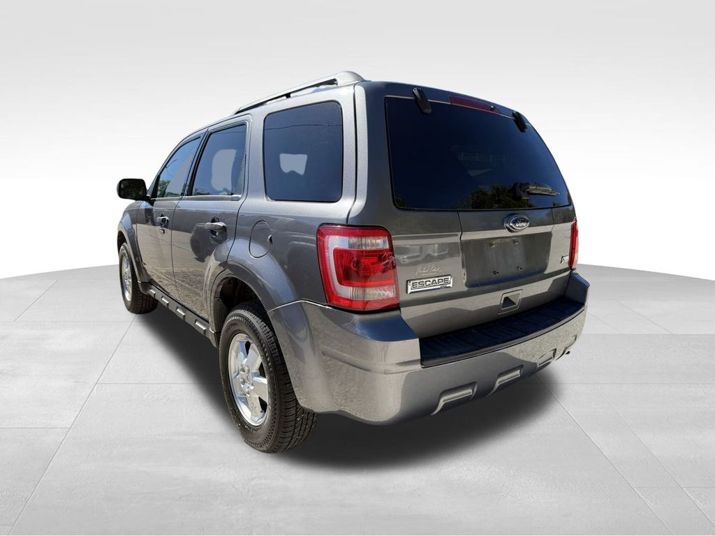 2011 Ford Escape XLT photo 3