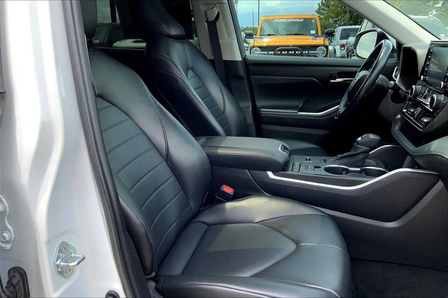 2022 Toyota Highlander XLE photo 8
