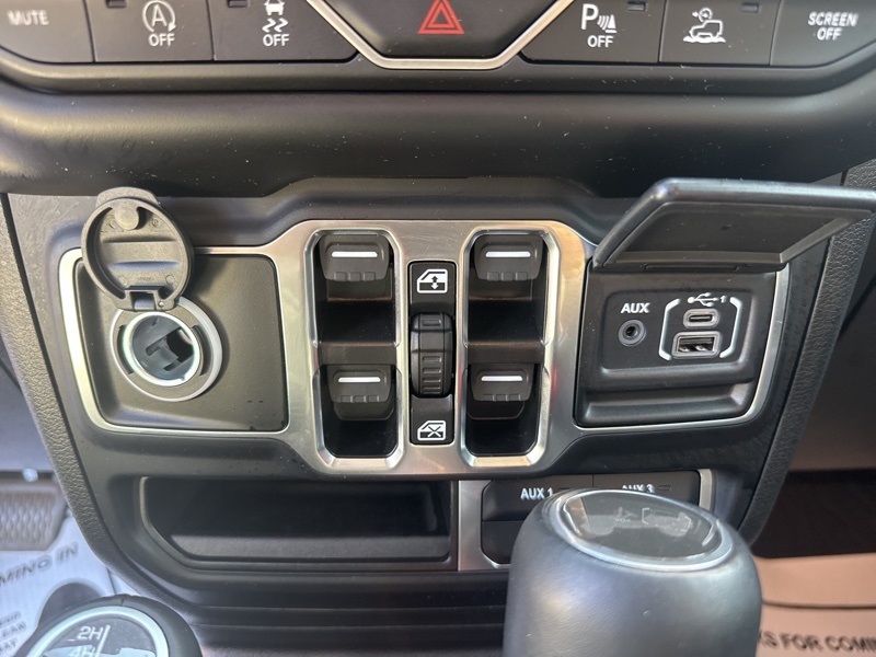 2023 Jeep Wrangler Altitude photo 30