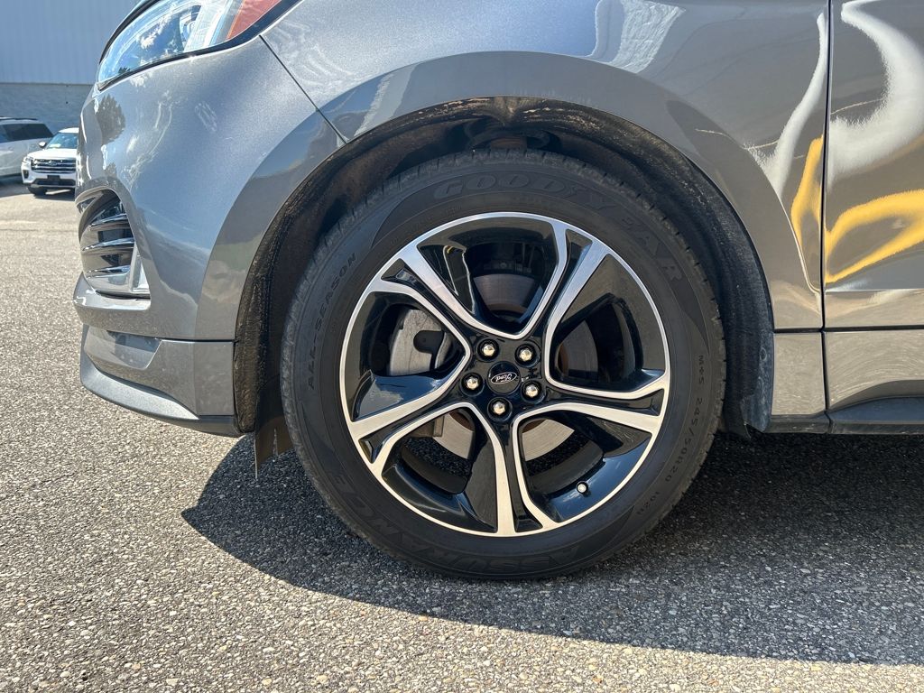 2021 Ford Edge ST photo 4
