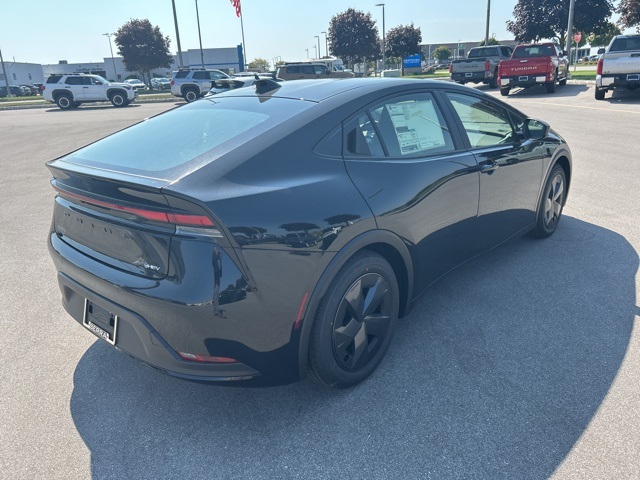 2026 Toyota Prius LE photo 4