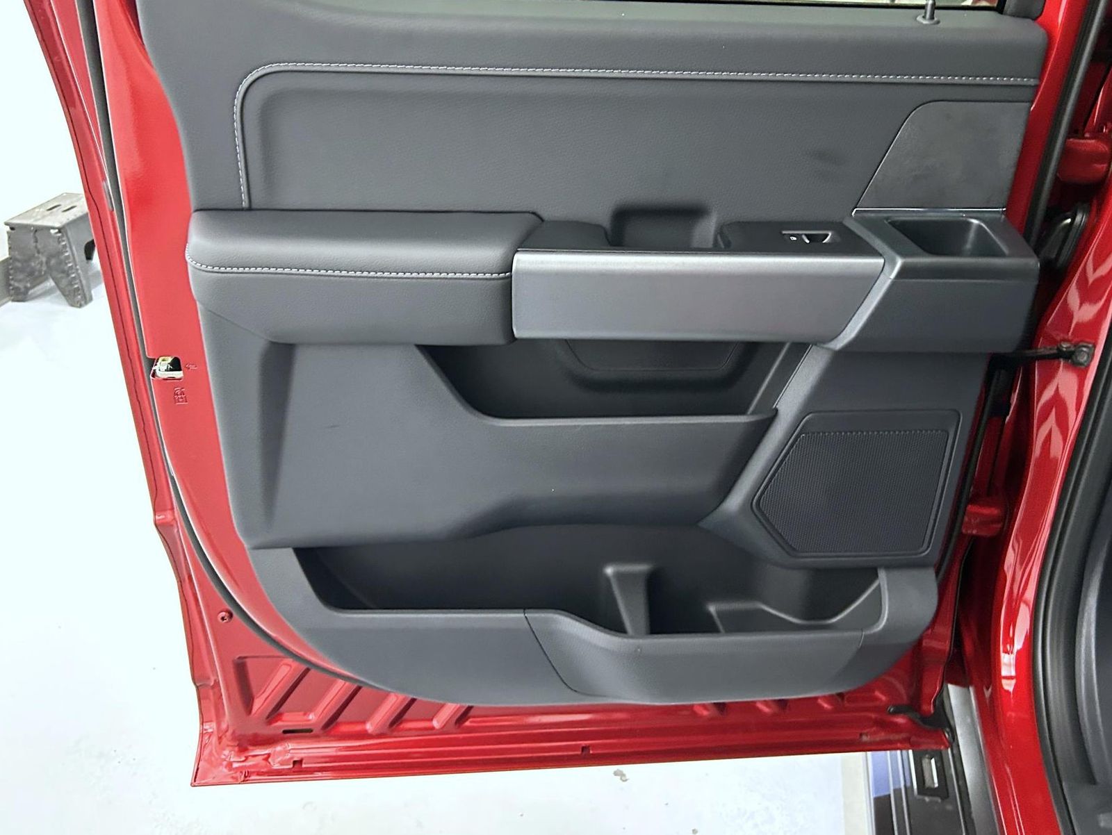 2025 Ford F-150 XLT photo 18