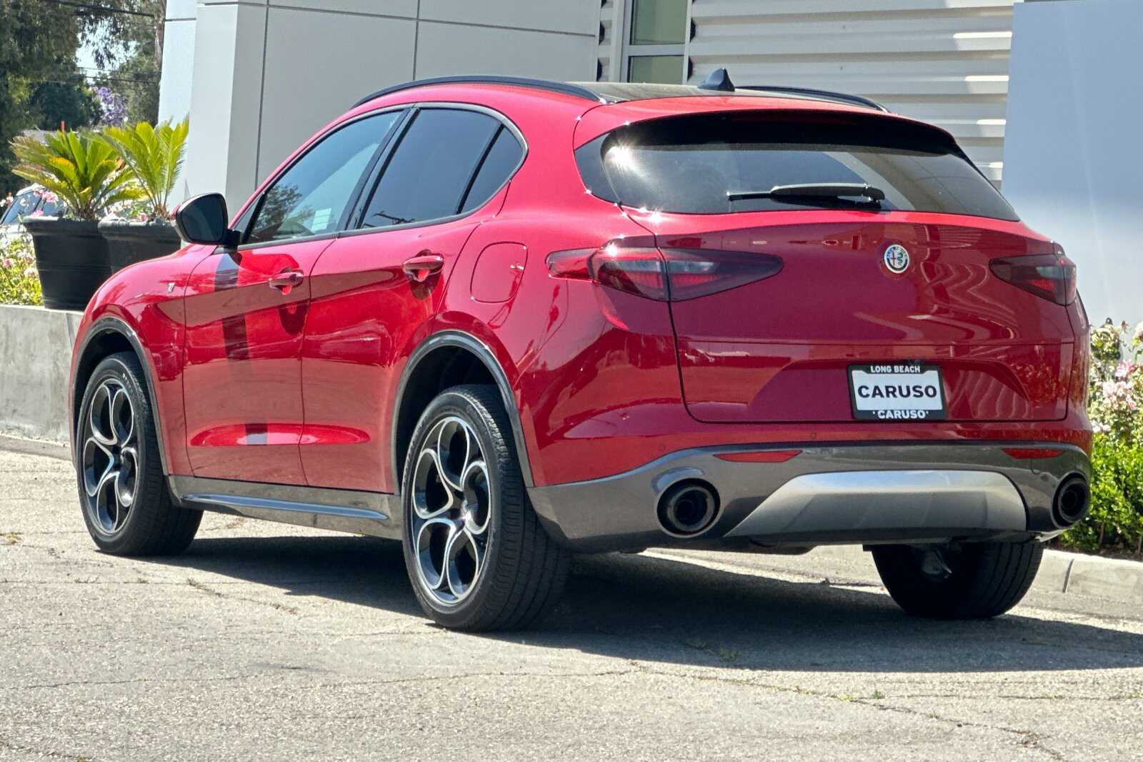 2022 Alfa Romeo Stelvio Ti photo 4