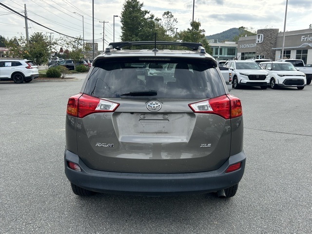 2015 Toyota RAV4 XLE photo 4