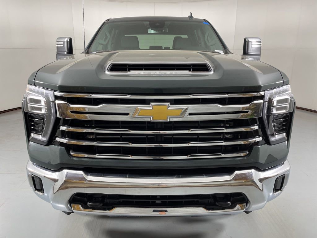 2026 Chevrolet Silverado 2500HD LTZ photo 3