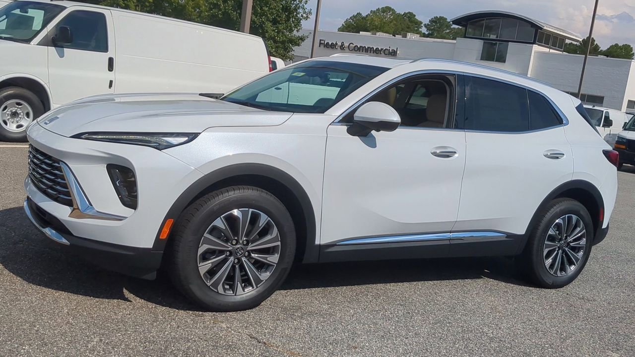 2025 Buick Envision Preferred photo 3