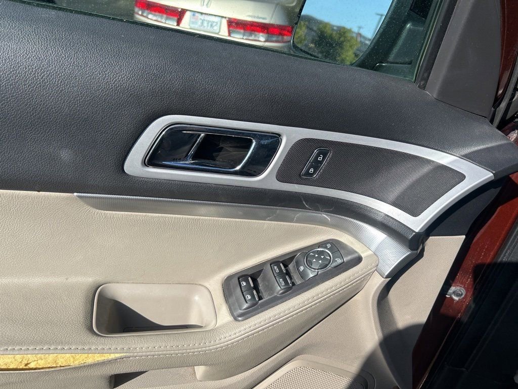 2015 Ford Explorer XLT photo 19
