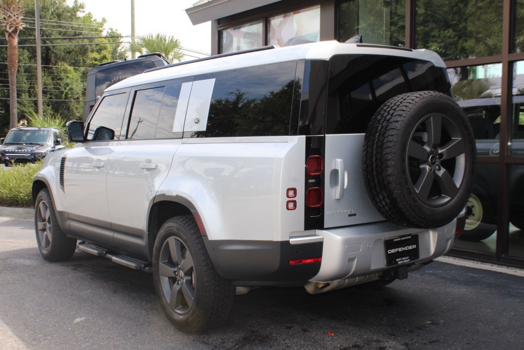 2023 Land Rover Defender 130 SE photo 3