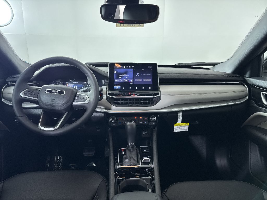 2025 Jeep Compass Limited photo 3