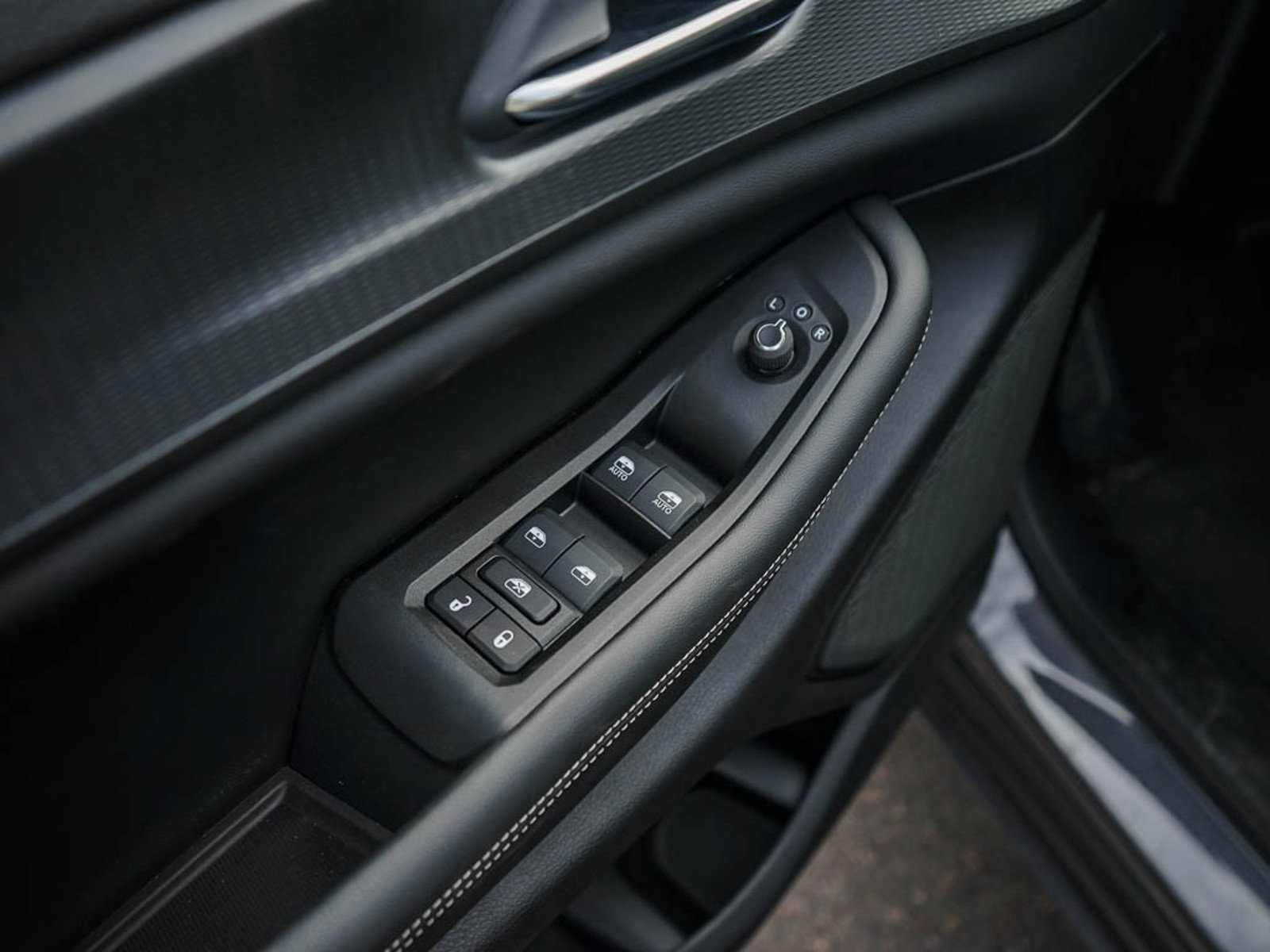 2025 Jeep Grand Cherokee Laredo photo 18
