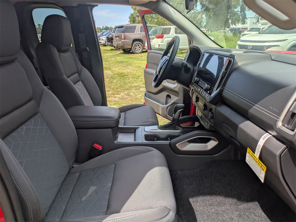 2025 Nissan Frontier SV photo 12