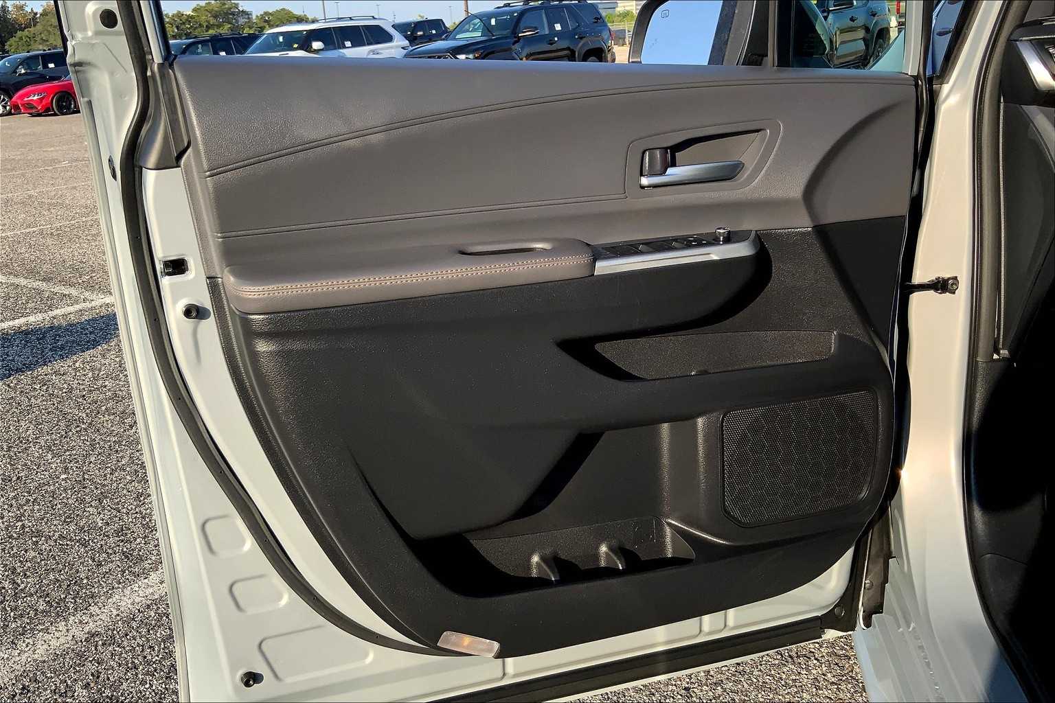 2023 Toyota Sienna Woodland Edition photo 20
