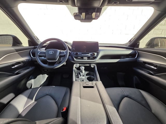 2025 Toyota Highlander Hybrid Limited photo 12