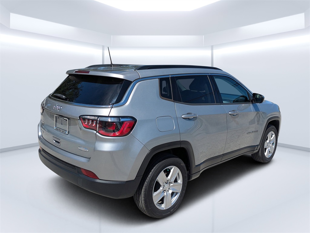 2022 Jeep Compass Latitude photo 3