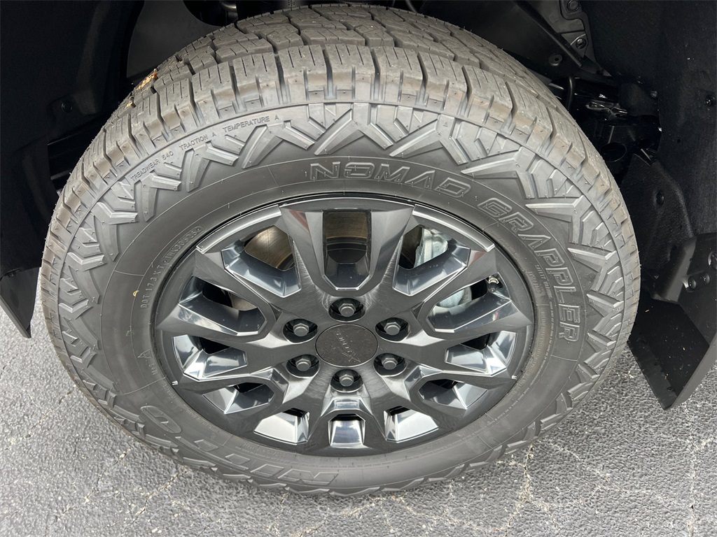 2025 Toyota 4Runner SR5 photo 11