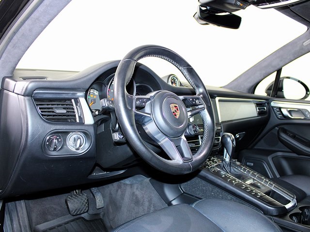 2020 Porsche Macan Turbo photo 4