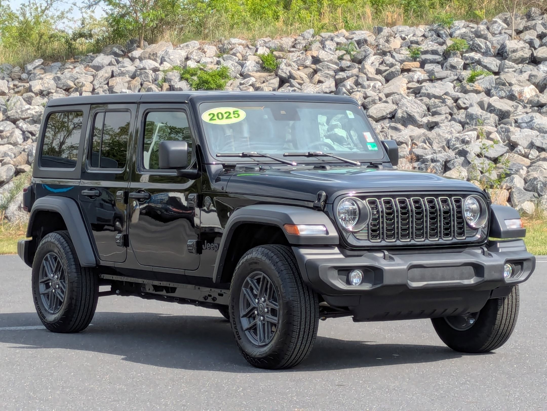 2025 Jeep Wrangler Sport S photo 3