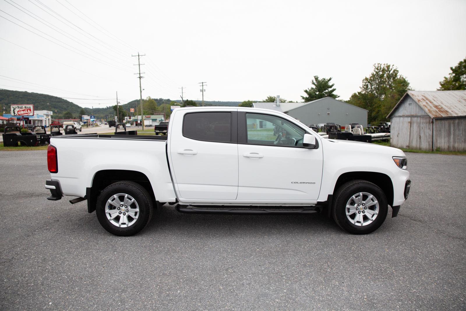 2022 Chevrolet Colorado LT photo 2