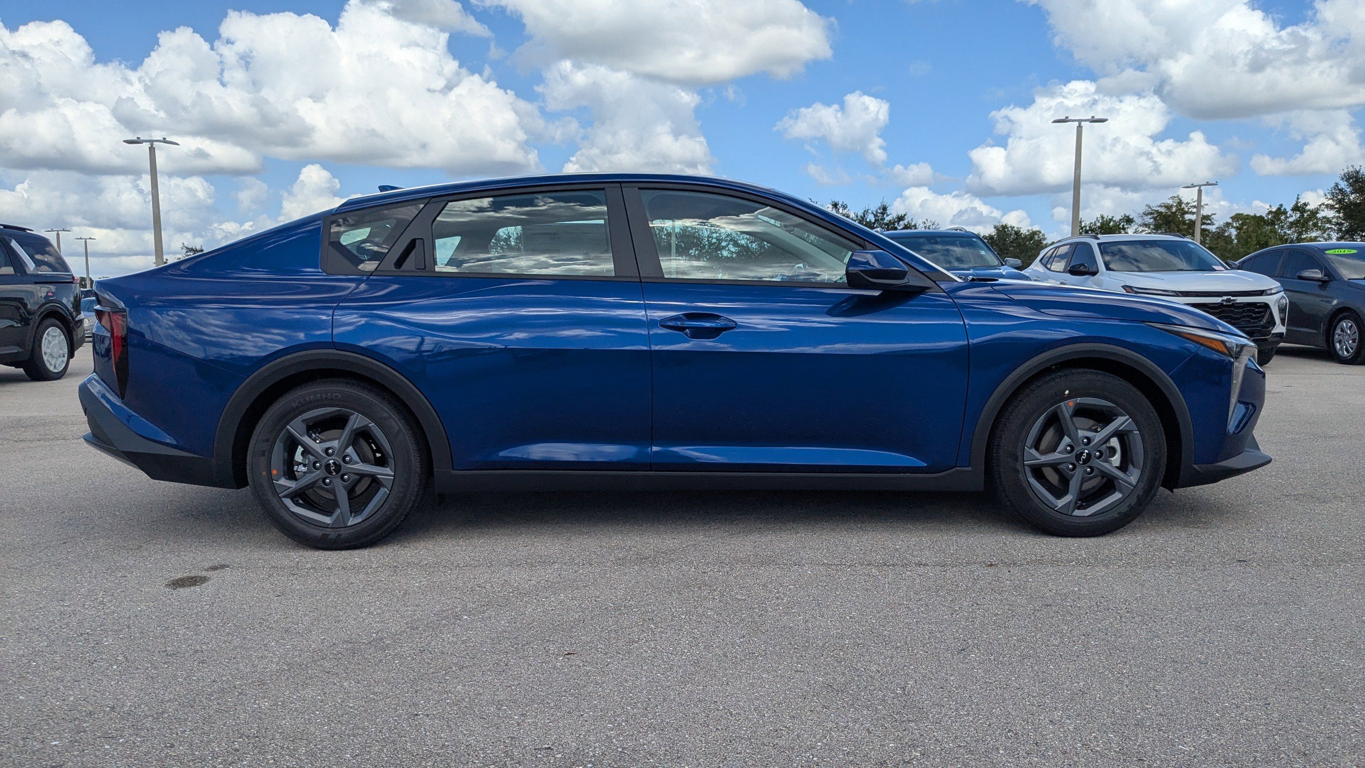 2025 Kia K4 LXS photo 4