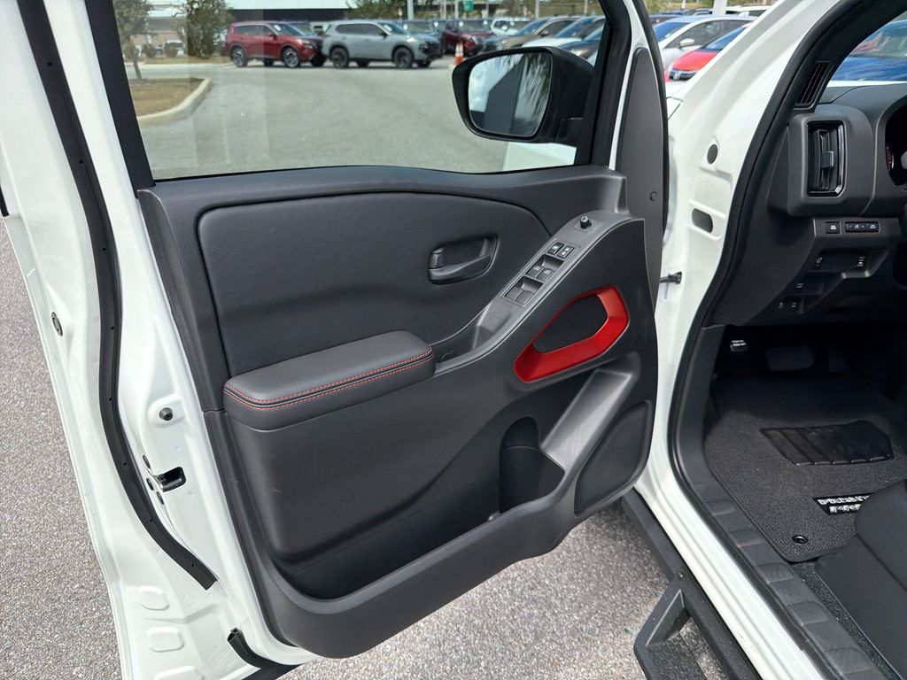 2026 Nissan Frontier PRO-4X photo 9