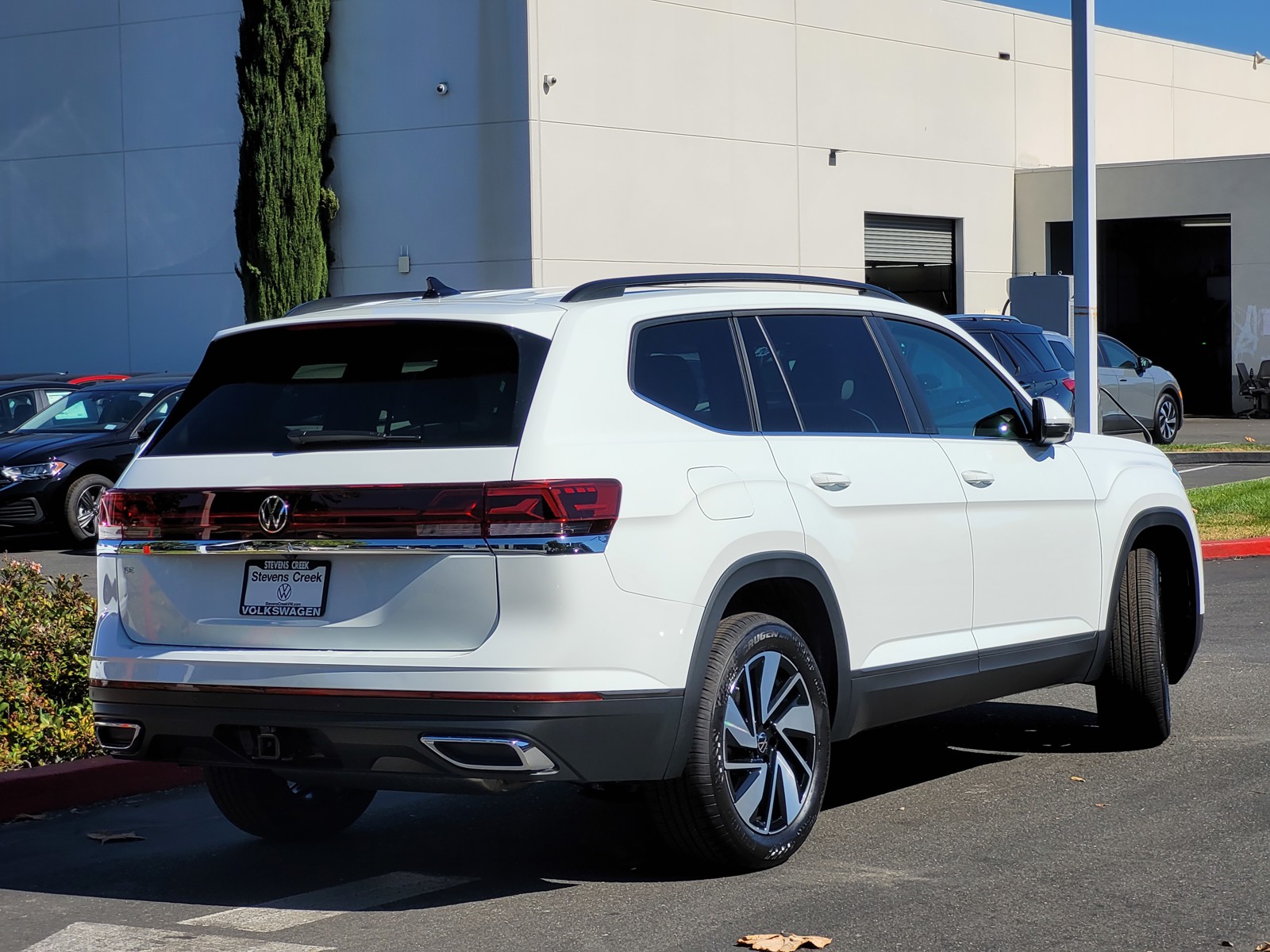 2024 Volkswagen Atlas SE Technology photo 2